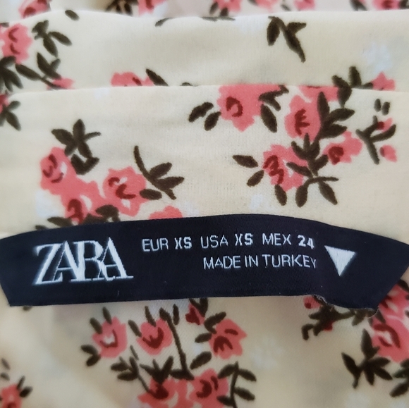 Zara Floral Satin Blouse Top Size XS Yellow Pink Rose Button Down - Picture 5 of 7